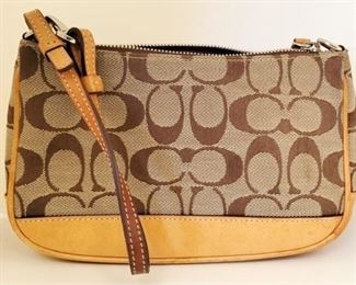 837 - Coach wrist purse - 5 x 9
