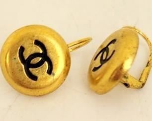 845 - Pair Chanel gold tone earrings
