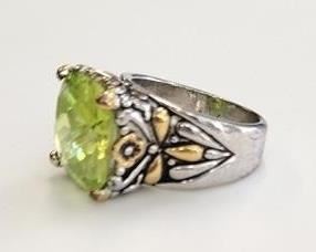 859 - Peridot like stone, silver & gold accent ring size 8.5 no signature

