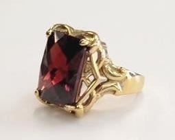 861 - Garnet like faceted gemstone ring no signature size 6.5
