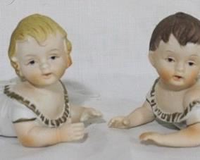 886 - Pair porcelain piano babies - 4"
