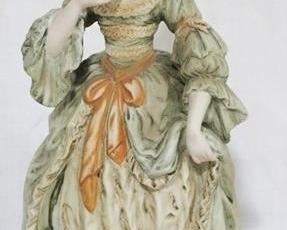 890 - Porcelain figurine - 9"
