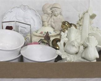 938 - Tray of Assorted Items
