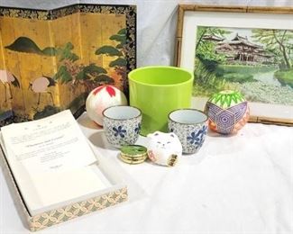 1012 - Group assorted Oriental items
