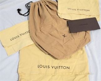 1013 - Group Louis Vuitton storage bags
