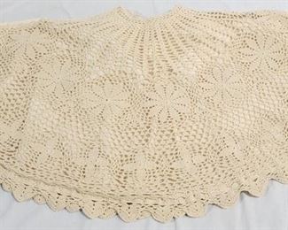 1014 - 44" round lace tree skirt
