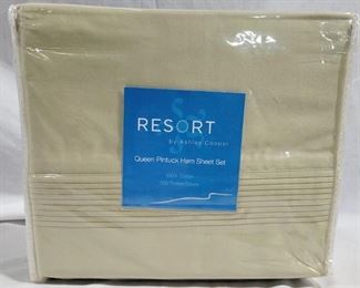 1022 - Resort Queen Pintuck Hem Sheet Set, new
