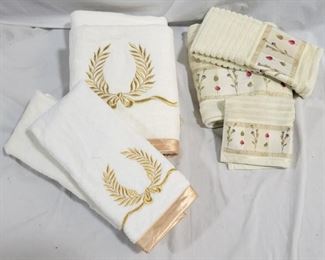 1028 - Assorted nice towels
