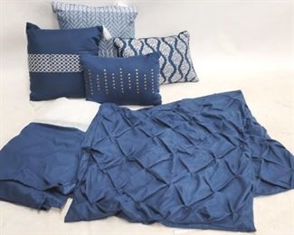 1031 - Queen bedding & pillows

