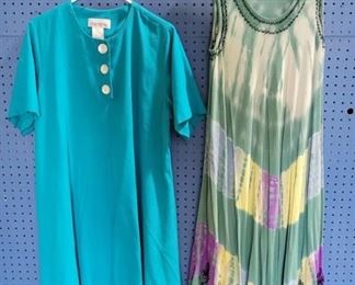 1047 - 2 Ladies dresses
