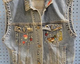 1050 - Ladies denim vest with appliques
