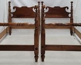 1062 - Pair Stickley cherry twin poster beds L Brackets on rails 45 x 42 x 83
