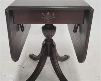 1419 - Mahogany Duncan Phyfe drop side table 17 x 29 x 36, opens to 47.5
