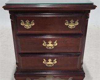 1480 - Sumter mahogany bedside stand 26 x 25 x 18

