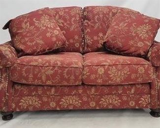 1483 - King Hickory beautiful loveseat very clean 38 x 65 x 36
