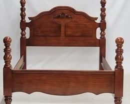 1491 - Queen size bed with rails, 66.5 x 63 x 91.5
