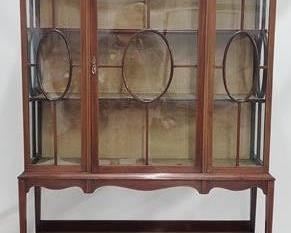 2049 - Beautiful English curio cabinet unusual fretwork, lined interior 68 x 48 x 15

