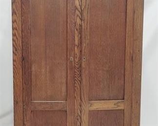 2060 - Vintage carved oak 2 door wardrobe with key 72 x 42.5 x 18.5
