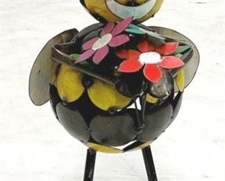 4003 - Garden Decorative Metal Bee Holding Flowers 18 x 10 x 10

