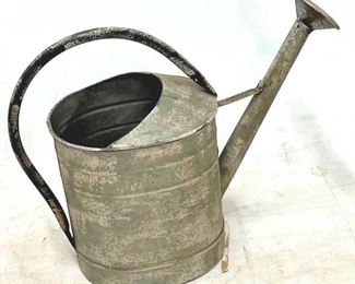 4036 - Metal Watering Can 15 x 19.5 x 9
