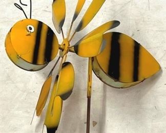 4057 - Garden Decorative Metal Whirligig Bee
