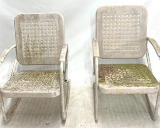 4063 - Pair of Vintage Outdoor Metal Chairs 28 x 23 x 33 28 x 23 x 36
