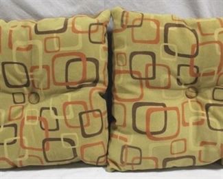 6236 - Pair accent throw pillows - 15 x 15
