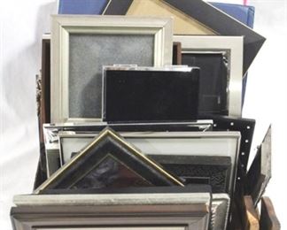 6414 - Group of frames
