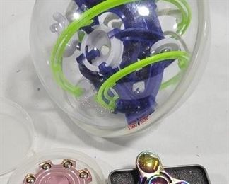 6581 - Maze Globe by Discovery Kids & 2 Fidget Toys
