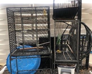 Assorted bird cages and dog kennels 