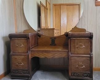 Vintage Vanity on Casters w/ Carved Detail, 3/3