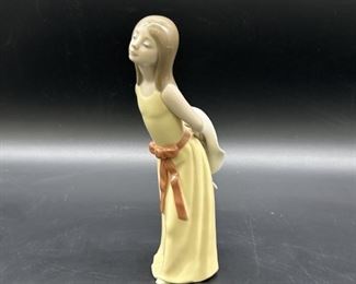 Lladro Porcelain Figurine, "Naughty," Spain
Issued 1978-1998, Discontinued
Designer Francisco Catalá
