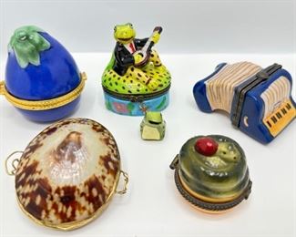 4 Enamel Miniature Trinket Boxes & 1 Natural Shell Box
Lot #: 40