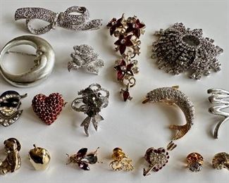 17 Brroches & Lapel Pins, Mostly Vintage Rhinestones
Lot #: 101