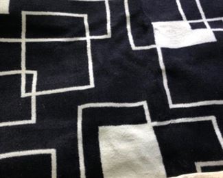 5x7 Black & white rug $30.