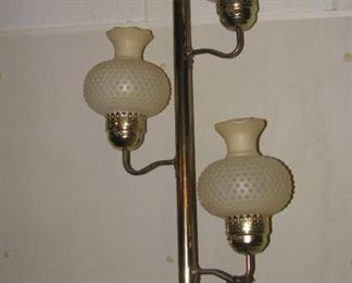 Floor to ceiling lamp