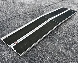 Folding lawnmower ramps