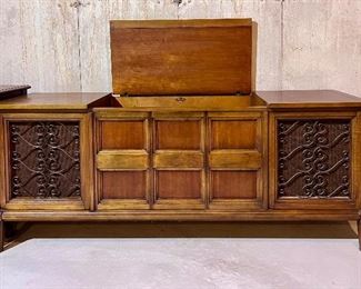 Mid Century Modern Turntable / Record Player Stereo Cabinet