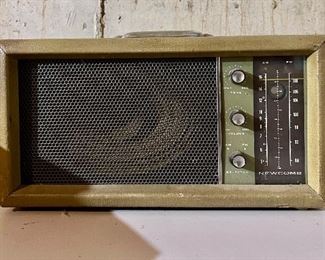 Vintage radio with speaker