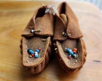 Toy moccasins leather with beads