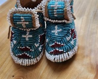 Turquoise fully beaded child's moccasins 3 1/2 inches