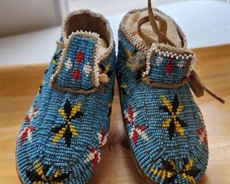 Beaded child's moccasins with leather soles, 6 inches