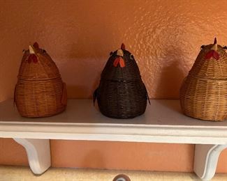 SET OF SMALL WOVEN CHICKENS