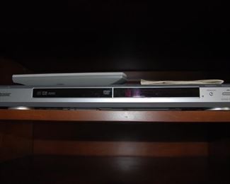 SONY CD/DVD PLAYER WITH REMOTE