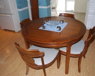 dining table with 6 chairs, 2 LEAVES, AND PADS