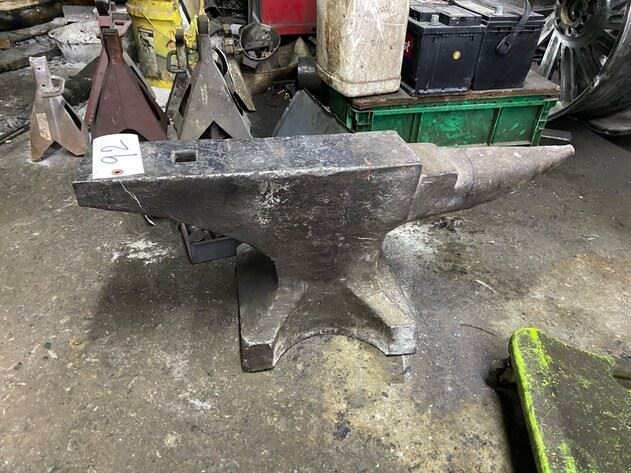 ANTIQUE HAY BUDDEN ANVIL, 32" LONG