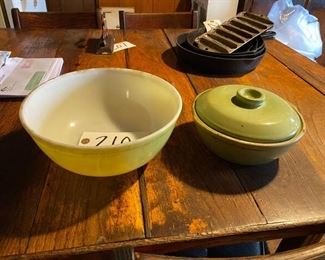 VINTAGE PYREX BOWL AND STONEWARE BOWL WITH LID