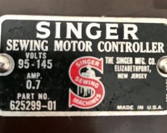 1961 Singer Slant-o-matic Singer Sewing Machine 