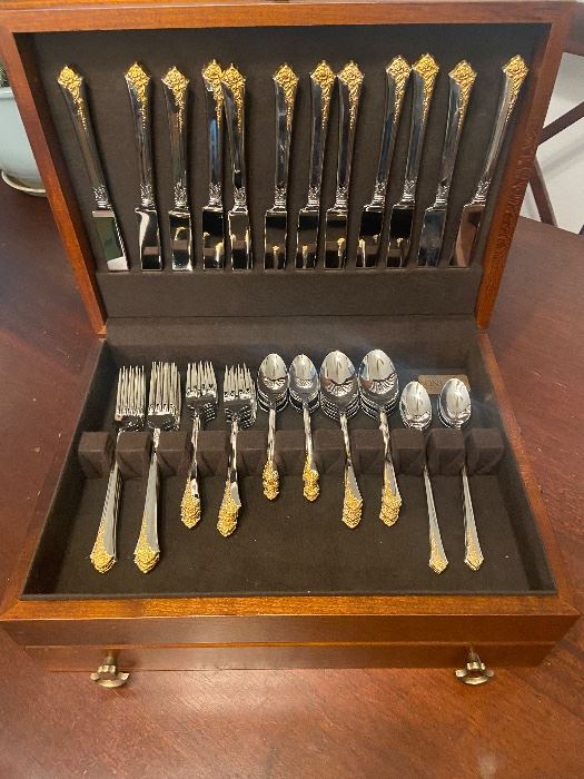 Oneida flatware set