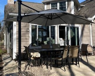 Outdoor Cantilever Umbrella